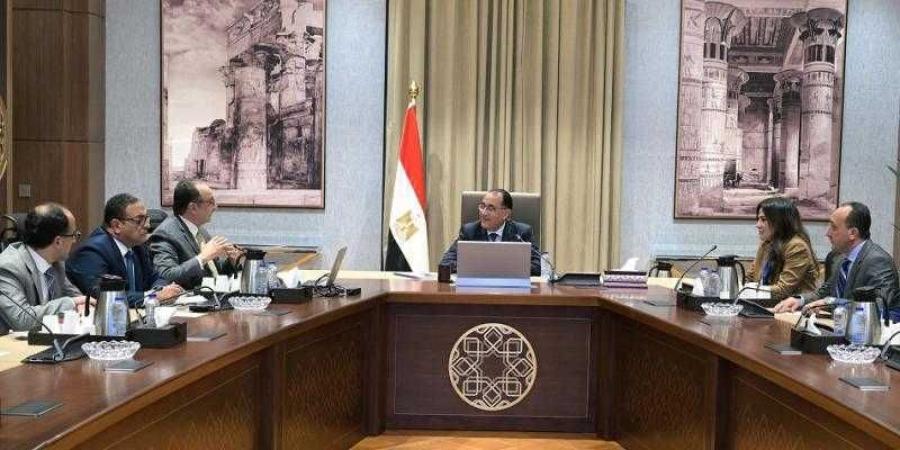 رئيس الوزراء يُتابع مع وزير قطاع الأعمال العام موقف تطوير قطاع القطن والغزل والنسيج - ترند نيوز