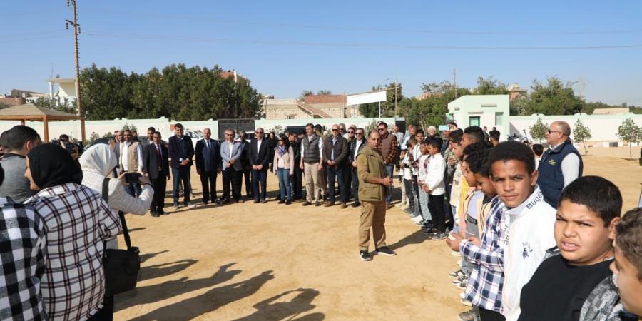 وزراء الزراعة والتخطيط والري ومحافظ المنيا يسلّمون المنح للمستفيدين والجمعيات الزراعية - ترند نيوز