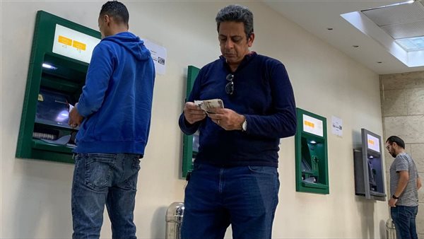 هل تغيرت رسوم السحب والاستعلام عن الرصيد في ماكينات الصراف الآلي ATM مع بداية السنة الجديدة 2025؟ تعرف على التفاصيل كاملة