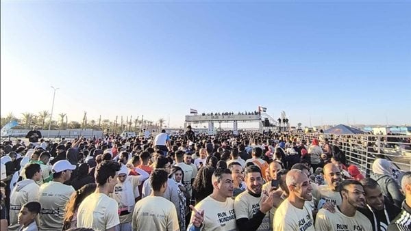 بمشاركة الآلاف.. مشهد مهيب في ماراثون زايد الخيري بالعاصمة الإدارية (بث مباشر) 
  الجمعة 27/12/2024 10:31 ص
    
    أطلق الدكتور أشرف صبحي، وزير الشباب والرياضة، النسخة التاسعة من ماراثون زايد الخيري بالعاصمة الإدارية الجديدة، صباح اليوم الجمعة