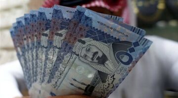 سعر الريال السعودي اليوم أمام الجنيه المصري في البنوك والسوق السوداء بنهاية تعاملات الإثنين 6-1-2025 | عملة المملكة وصلت كام الآن؟